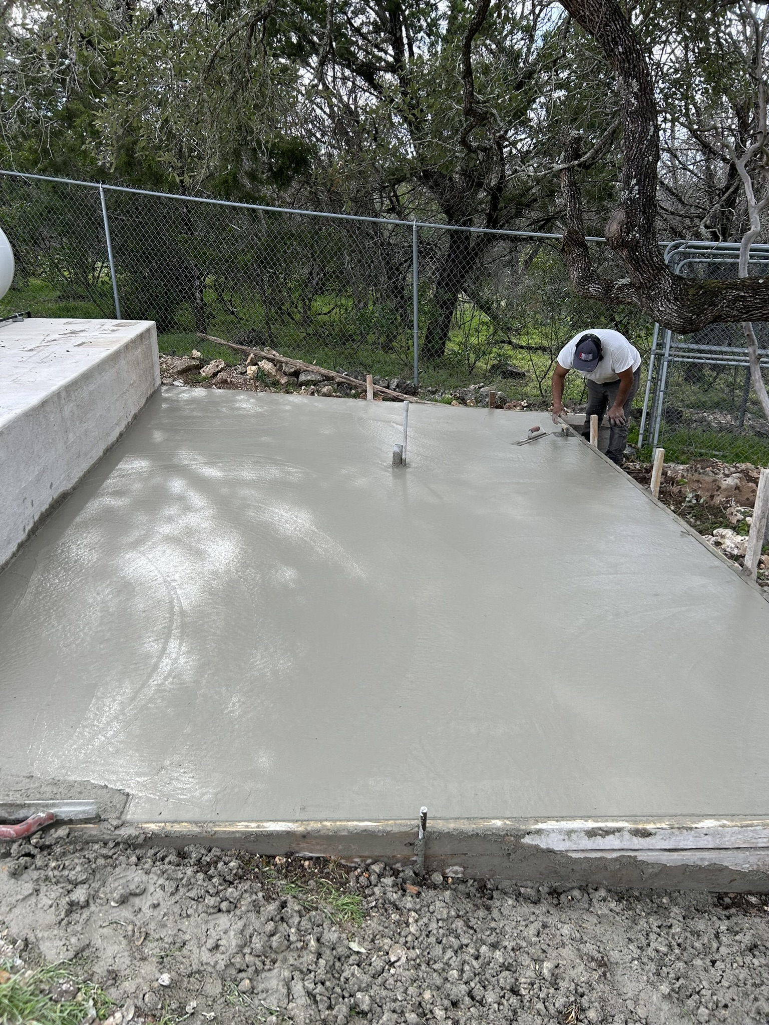 Fresh concrete slab installation and finishing by 4Z Contractors in Central Texas.